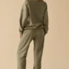 Pantaloni da jogging in felpa di cotone a vita media in verde kaki Pantaloni da jogging in felpa di cotone a vita media in verde kaki