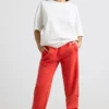 Pantaloni da jogging oversize in jersey spazzolato, colore rosso Pantaloni da jogging oversize in jersey spazzolato, colore rosso