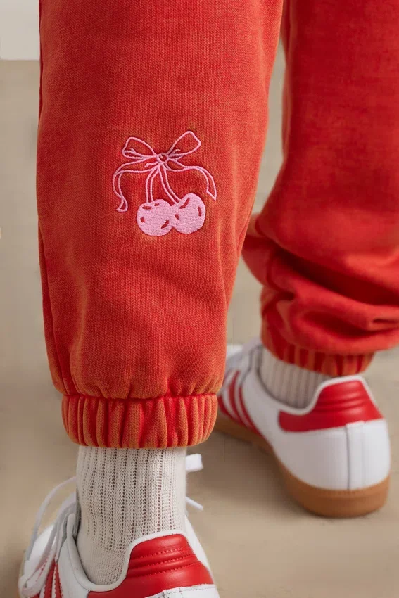 Pantaloni da jogging oversize in jersey spazzolato, colore rosso Pantaloni da jogging oversize in jersey spazzolato, colore rosso
