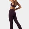 Pantaloni svasati con arricciature Soft Active in color prugna Pantaloni svasati con arricciature Soft Active in color prugna