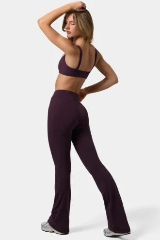 Pantaloni svasati con arricciature Soft Active in color prugna