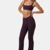 Pantaloni svasati con arricciature Soft Active in color prugna Pantaloni svasati con arricciature Soft Active in color prugna