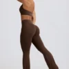 Pantaloni svasati con ruches in jersey spazzolato in Pecan Marl Pantaloni svasati con ruches in jersey spazzolato in Pecan Marl