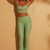 Pantaloni Zuni con allacciatura sul retro in verde Pantaloni Zuni con allacciatura sul retro in verde