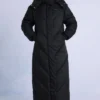 Parka lungo impermeabile con cappuccio in nero Parka lungo impermeabile con cappuccio in nero