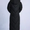 Parka lungo impermeabile con cappuccio in nero Parka lungo impermeabile con cappuccio in nero