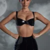 Reggiseno a coppa curva in vinile Enchant Me in nero Reggiseno a coppa curva in vinile Enchant Me in nero