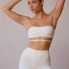 Reggiseno a fascia con incrocio sulla schiena in bianco tenue Reggiseno a fascia con incrocio sulla schiena in bianco tenue