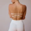 Reggiseno a fascia con incrocio sulla schiena in bianco tenue Reggiseno a fascia con incrocio sulla schiena in bianco tenue