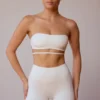 Reggiseno a fascia con incrocio sulla schiena in bianco tenue Reggiseno a fascia con incrocio sulla schiena in bianco tenue