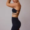 Reggiseno a fascia con spalline incrociate sulla schiena in nero Reggiseno a fascia con spalline incrociate sulla schiena in nero