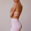 Reggiseno a fascia con spalline incrociate sulla schiena in rosa tenue Reggiseno a fascia con spalline incrociate sulla schiena in rosa tenue