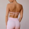 Reggiseno a fascia con spalline incrociate sulla schiena in rosa tenue Reggiseno a fascia con spalline incrociate sulla schiena in rosa tenue