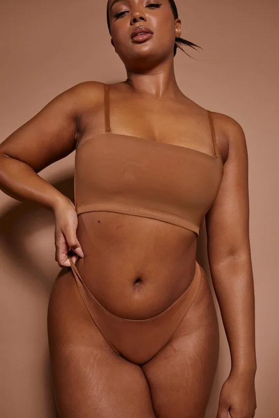 Reggiseno a fascia in morbida rete Intimates color mandorla Reggiseno a fascia in morbida rete Intimates color mandorla