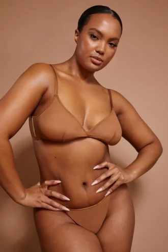 Bikini a perizoma in morbida rete Intimates color mandorla