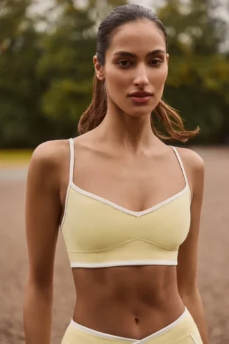 Reggiseno sportivo a contrasto con scollo a cuore Soft Active in giallo tenue