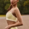 Reggiseno sportivo a contrasto con scollo a cuore Soft Active in giallo tenue Reggiseno sportivo a contrasto con scollo a cuore Soft Active in giallo tenue