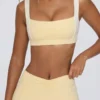 Reggiseno sportivo a contrasto in Lemon Marl Reggiseno sportivo a contrasto in Lemon Marl