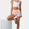 Reggiseno sportivo asimmetrico senza cuciture in morbida maglia a costine, bianco Reggiseno sportivo asimmetrico senza cuciture in morbida maglia a costine, bianco