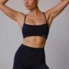Reggiseno sportivo con incrocio sulla schiena in nero Reggiseno sportivo con incrocio sulla schiena in nero