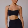 Reggiseno sportivo con incrocio sulla schiena in nero Reggiseno sportivo con incrocio sulla schiena in nero