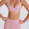 Reggiseno sportivo con scollo a V e incrocio sulla schiena in color malva Reggiseno sportivo con scollo a V e incrocio sulla schiena in color malva