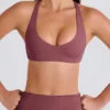 Reggiseno sportivo con scollo a V e spalline incrociate in Acai Reggiseno sportivo con scollo a V e spalline incrociate in Acai