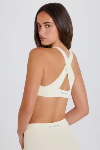 Reggiseno sportivo con scollo a V e spalline incrociate in crema Reggiseno sportivo con scollo a V e spalline incrociate in crema