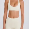 Reggiseno sportivo con scollo a V e spalline incrociate in crema Reggiseno sportivo con scollo a V e spalline incrociate in crema