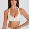 Reggiseno sportivo con scollo a V e spalline incrociate in crema Reggiseno sportivo con scollo a V e spalline incrociate in crema