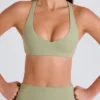 Reggiseno sportivo con scollo a V e spalline incrociate in Matcha Reggiseno sportivo con scollo a V e spalline incrociate in Matcha