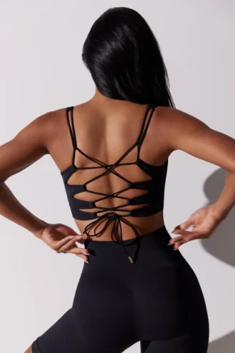 Reggiseno sportivo con scollo quadrato e schiena scoperta in nero