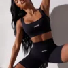 Reggiseno sportivo con scollo quadrato e schiena scoperta in nero