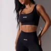Reggiseno sportivo con scollo quadrato e schiena scoperta in nero