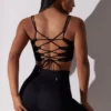 Reggiseno sportivo con scollo quadrato e schiena scoperta in nero