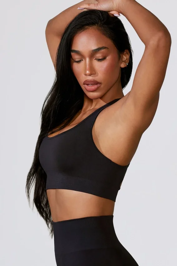 Reggiseno sportivo Define Luxe con cut-out in nero Reggiseno sportivo Define Luxe con cut-out in nero