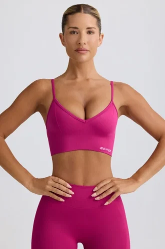 Reggiseno sportivo Define Luxe con scollo a V in Berry