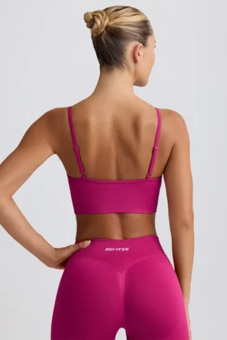 Reggiseno sportivo Define Luxe con scollo a V in Berry
