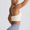 Reggiseno sportivo Define Luxe con scollo a V in bianco Reggiseno sportivo Define Luxe con scollo a V in bianco