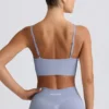 Reggiseno sportivo Define Luxe con scollo a V in grigio blu Reggiseno sportivo Define Luxe con scollo a V in grigio blu