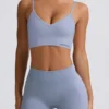 Reggiseno sportivo Define Luxe con scollo a V in grigio blu Reggiseno sportivo Define Luxe con scollo a V in grigio blu
