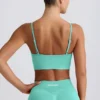 Reggiseno sportivo Define Luxe con scollo a V in menta Reggiseno sportivo Define Luxe con scollo a V in menta