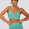 Reggiseno sportivo Define Luxe con scollo a V in menta Reggiseno sportivo Define Luxe con scollo a V in menta