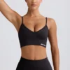 Reggiseno sportivo Define Luxe con scollo a V in nero Reggiseno sportivo Define Luxe con scollo a V in nero