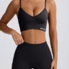 Reggiseno sportivo Define Luxe con scollo a V in nero Reggiseno sportivo Define Luxe con scollo a V in nero