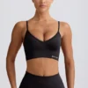 Reggiseno sportivo Define Luxe con scollo a V in nero Reggiseno sportivo Define Luxe con scollo a V in nero
