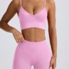Reggiseno sportivo Define Luxe con scollo a V in rosa bubblegum Reggiseno sportivo Define Luxe con scollo a V in rosa bubblegum