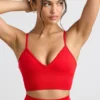 Reggiseno sportivo Define Luxe con scollo a V in rosso Reggiseno sportivo Define Luxe con scollo a V in rosso