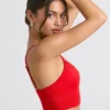 Reggiseno sportivo Define Luxe con scollo a V in rosso Reggiseno sportivo Define Luxe con scollo a V in rosso
