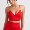 Reggiseno sportivo Define Luxe con scollo a V in rosso Reggiseno sportivo Define Luxe con scollo a V in rosso
